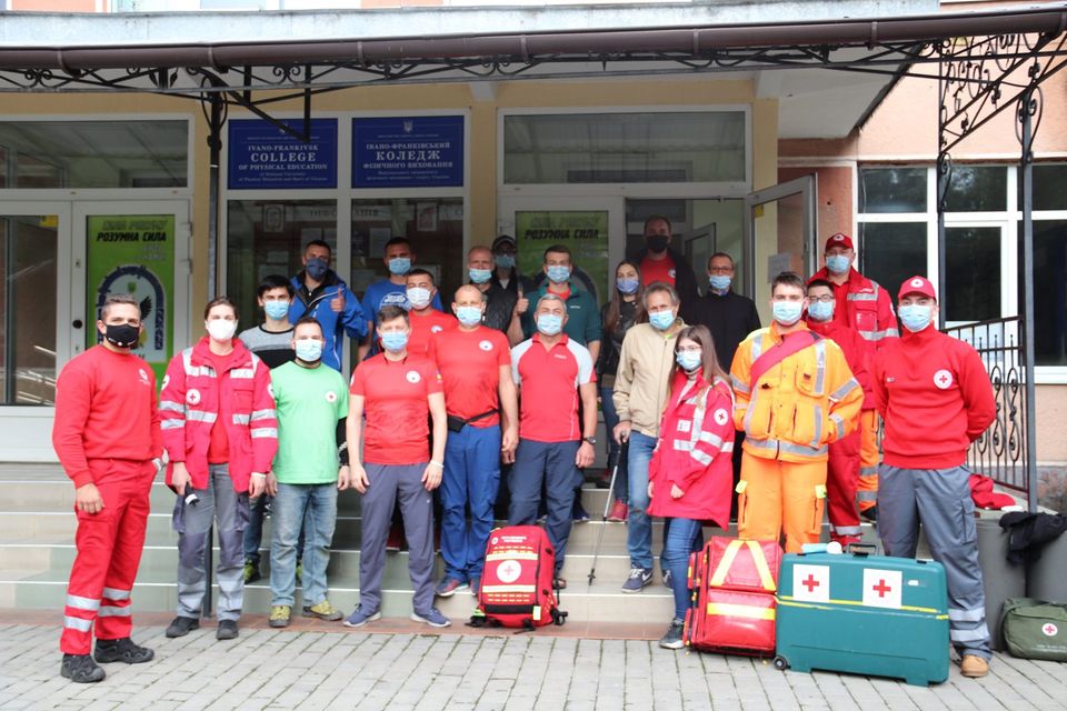 Волонтери Гірського рятувального центру пройшли навчання з надання домедичної допомоги (фото)